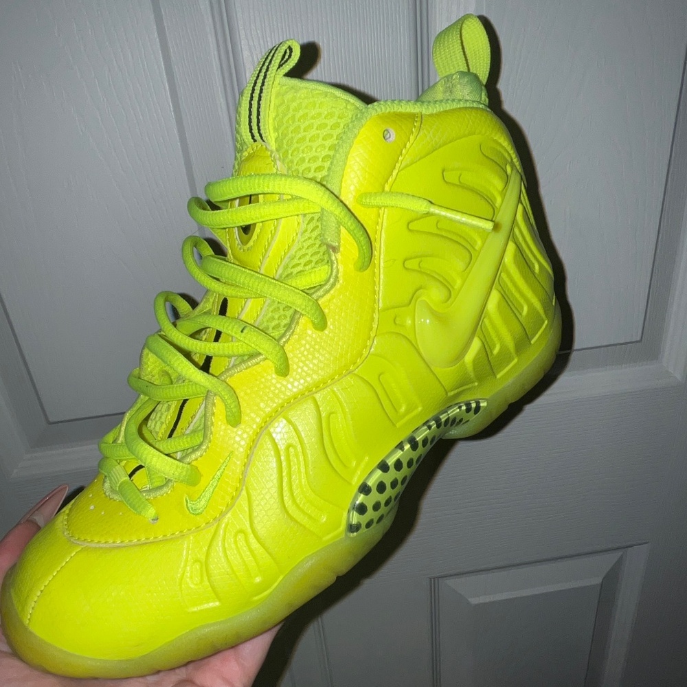 Nike foam sz 6